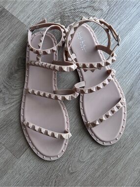 Nicole Miller Lucky Flat Jelly Nude Sandals Women’s 9 Strappy Pyramid Stud New
